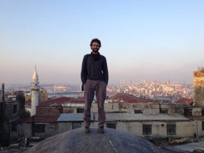 hanging out with my host at Büyük Valide Han, Istanbul at the end of my Copenhagen--Istanbul tour (Turkey, November '16)