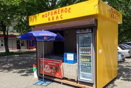 the kiosks Nastasia told me about are indeed everywhere to be found! (Transnistria, May '17)