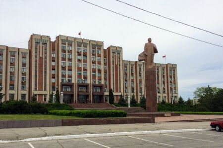 satue of Lenin in front of the parliament building (Tiraspol, Transnistria, May '17)