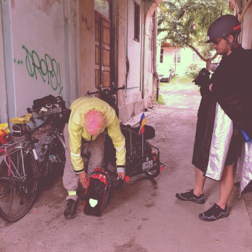 brainstorming a solution to keep my bedroom pannier together and attached to my rig (at least until the end of the day) with Polish cycle traveler Maciej, whom i bumped into in Chernivtsi ( Ukraine, May '17 )