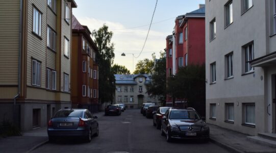 the old and the new facing each other in Tallinn (Estonia, June '18)