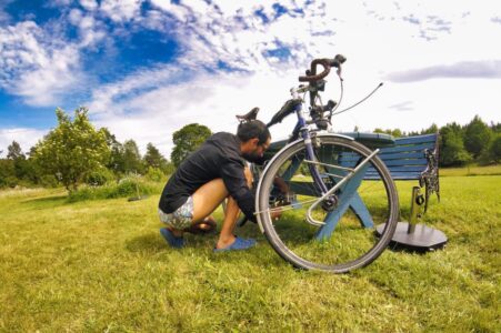 my front derailleur cable snapped 20km or so before i arrived at the cottage